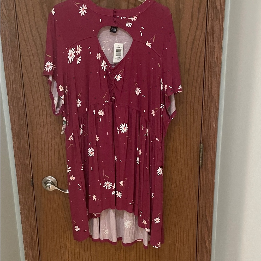 TORRID NWT Women’s Size 4 (26/28) Red Babydoll Dress with Cream Floral Design